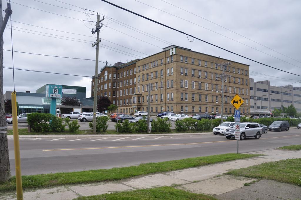 Moncton Suites - Apartments Across Georges Dumont Exterior foto